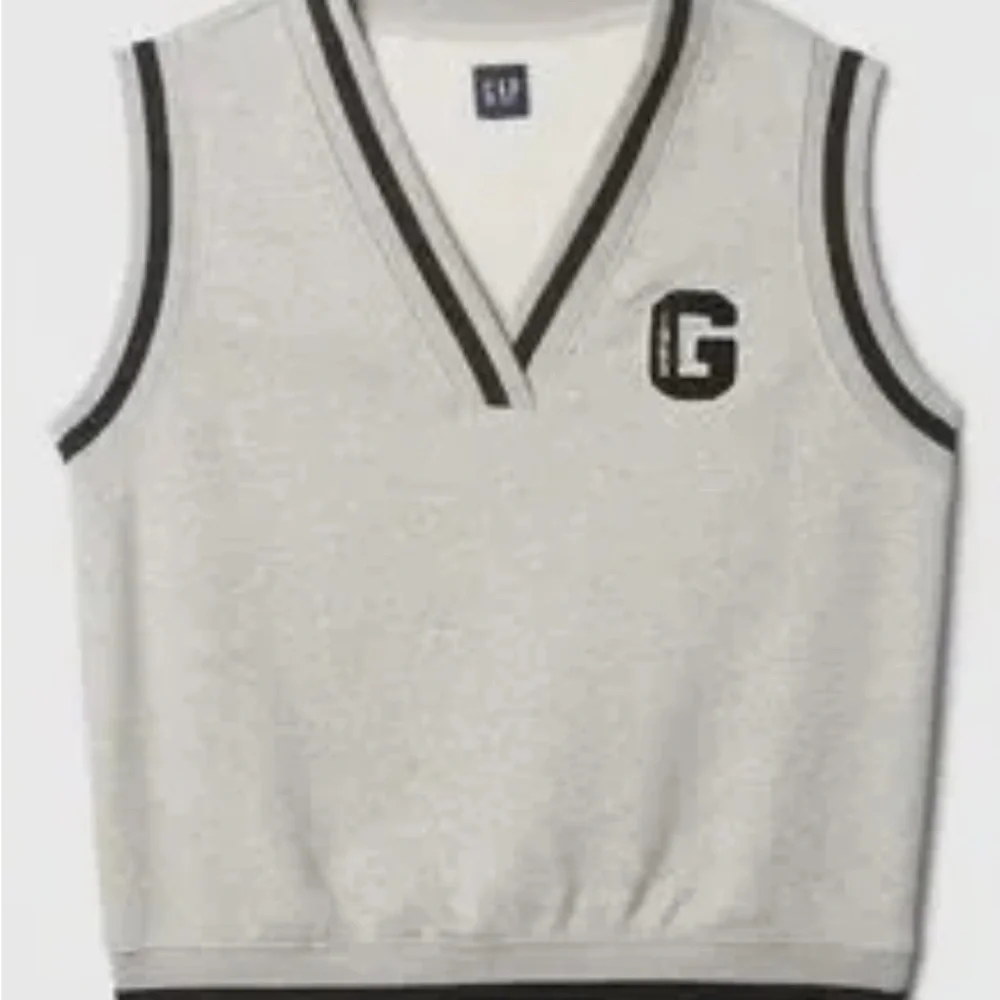 GAP Gray V-Neck Sweater Vest - Picture 10 of 12
